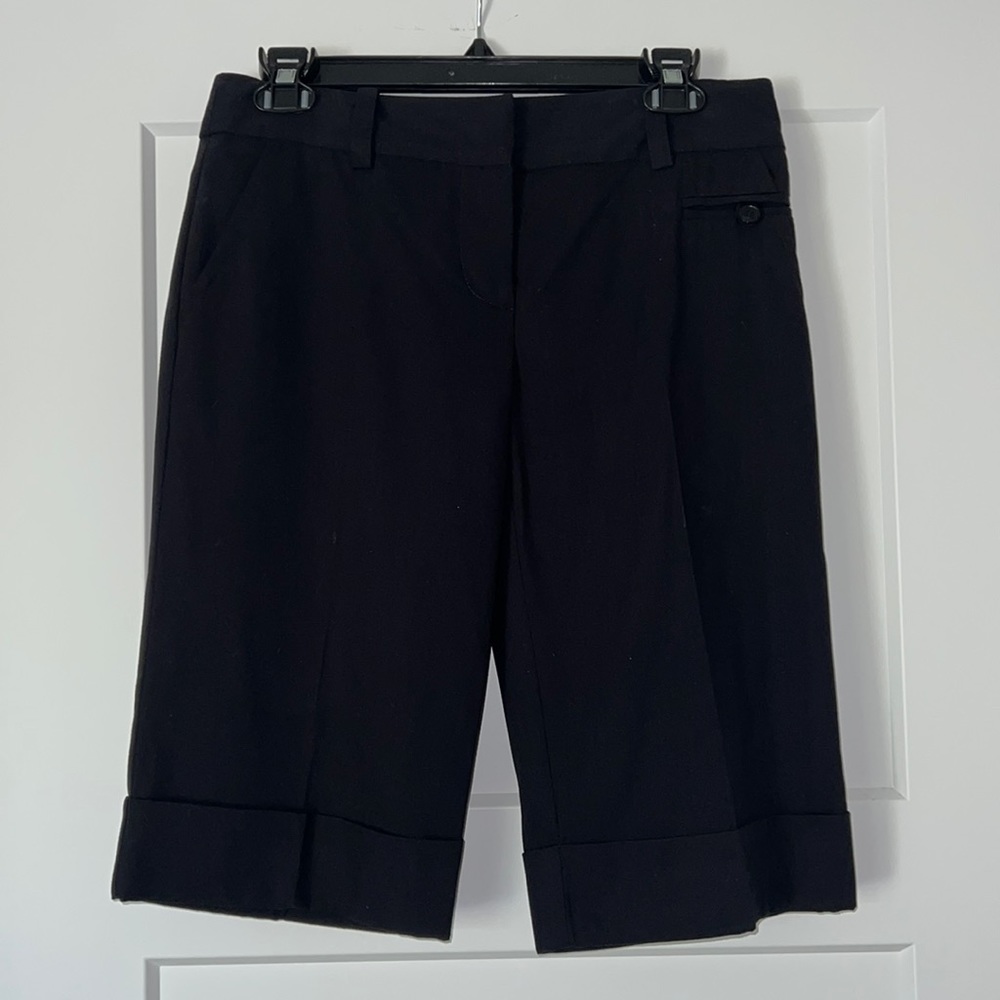 Designer Trina Turk cuffed Black Bermuda Shorts. Sz 2